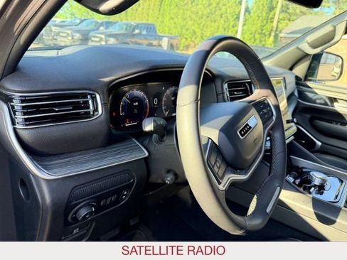 Certified 2024 Jeep Wagoneer Series II w/ Flexible Seating Group AWD/4WD image 14