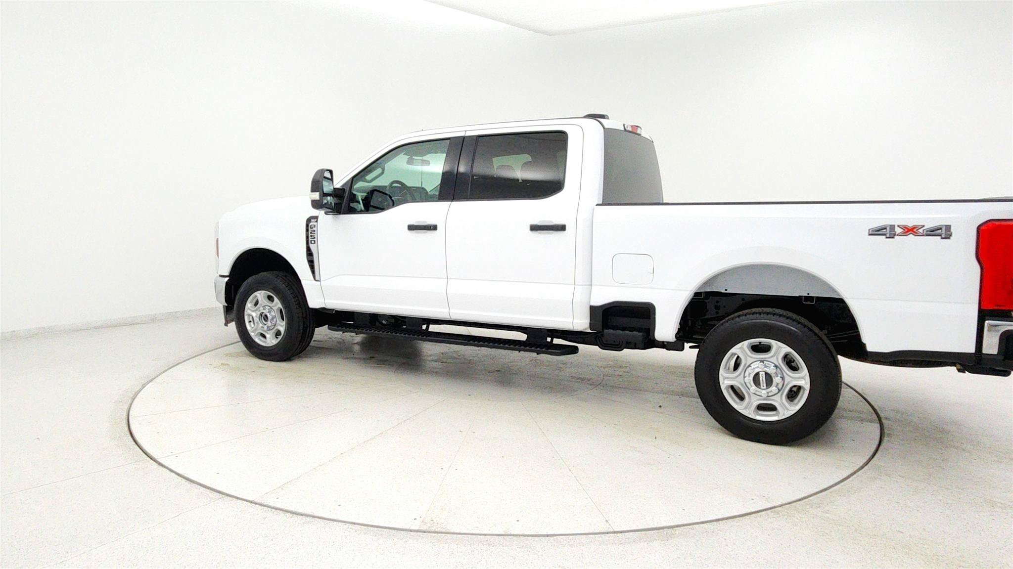 Used 2026 Ford F250 XLT AWD/4WD image 3