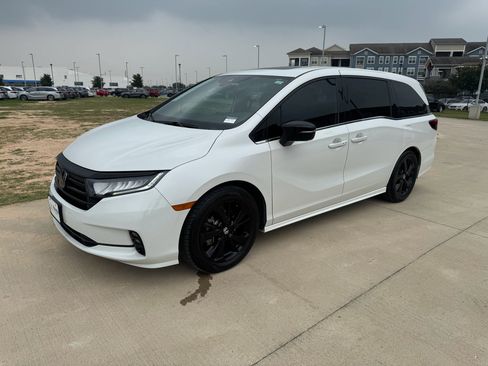 Certified 2023 Honda Odyssey Sport image 4