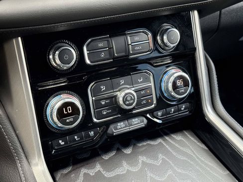 Used 2023 GMC Yukon XL Denali AWD/4WD image 26