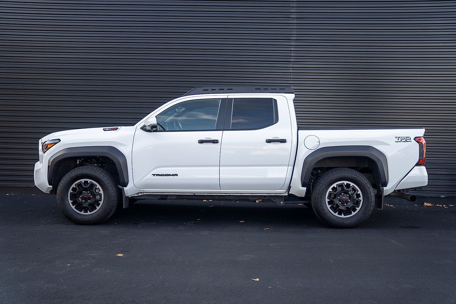 Used 2024 Toyota Tacoma TRD Off-Road w/ TRD Off Road Premium Package AWD/4WD image 2