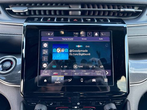 Used 2022 Jeep Grand Cherokee L Laredo image 24