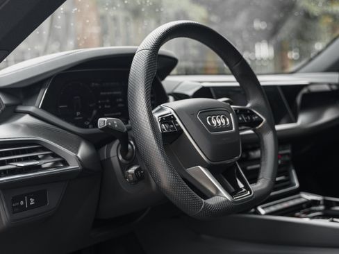 Used 2023 Audi e-tron GT Premium Plus AWD/4WD image 7