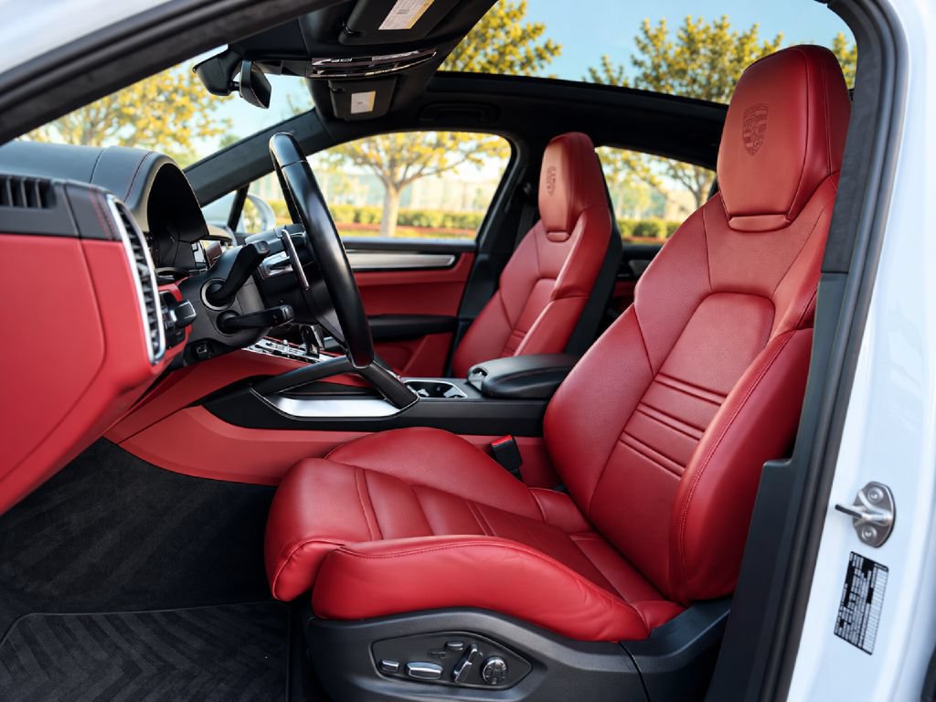 Used 2023 Porsche Cayenne Turbo AWD/4WD image 10