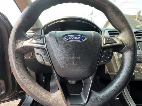 Used 2017 Ford Fusion SE FWD image 27