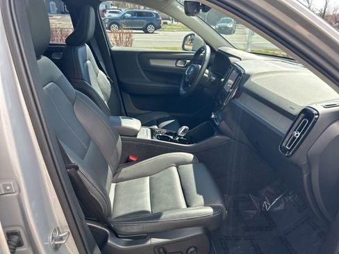 Certified 2025 Volvo XC40 B5 Plus image 15