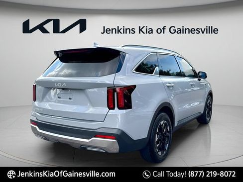 Used 2024 Kia Sorento S FWD image 3