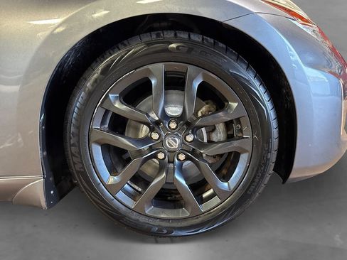 Used 2020 Nissan 370Z Coupe RWD image 19