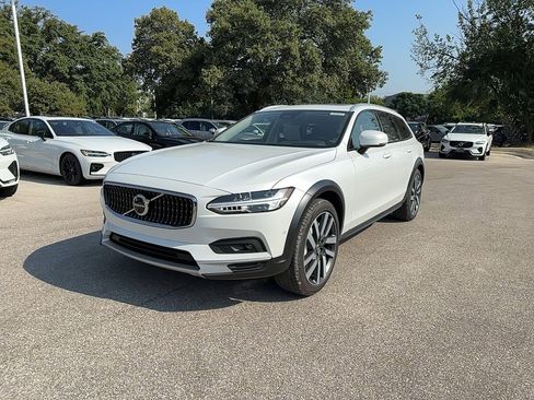 Certified 2025 Volvo V90 B6 Cross Country Plus w/ Protection Package Premier image 2