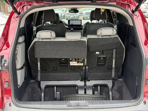 Used 2025 Toyota Sienna XLE w/ XLE Plus Package FWD image 31