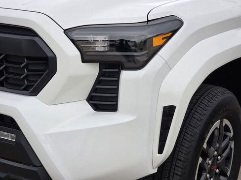 Used 2025 Toyota Tacoma TRD Sport AWD/4WD image 7