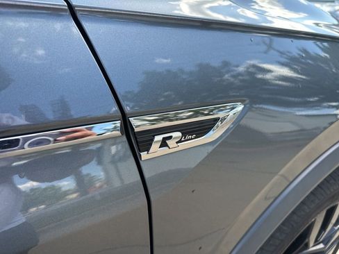 Used 2021 Volkswagen Tiguan SE image 21