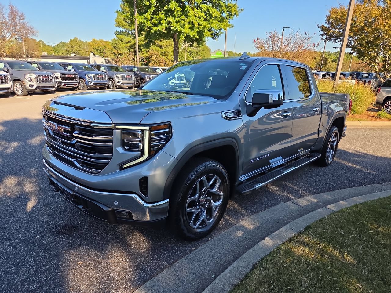Used 2024 GMC Sierra 1500 SLT w/ SLT Premium Plus Package AWD/4WD image 4