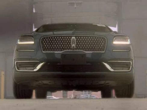 Used 2019 Lincoln Nautilus Reserve w/ Ultimate Package AWD/4WD image 3