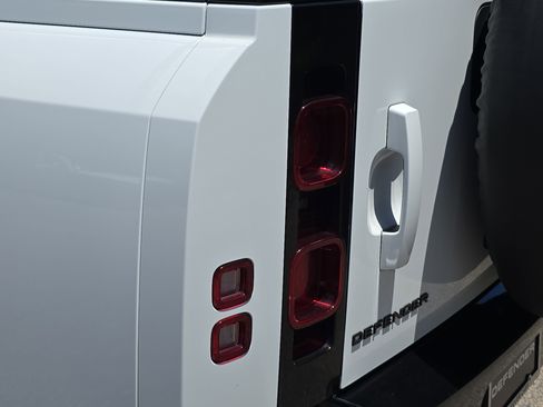 Certified 2024 Land Rover Defender 130 X-Dynamic SE AWD/4WD image 35