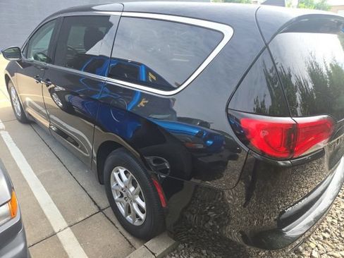 Used 2023 Chrysler Voyager LX FWD image 6