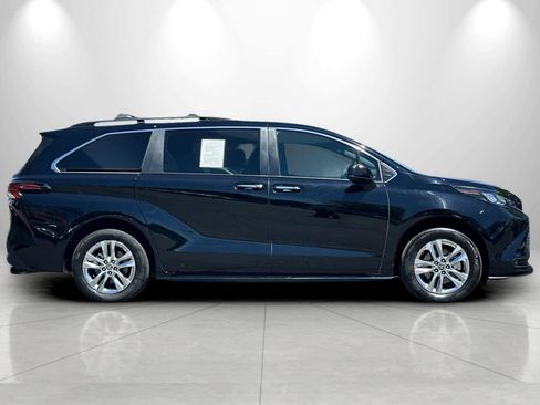Used 2022 Toyota Sienna XLE Woodland Edition AWD/4WD image 8