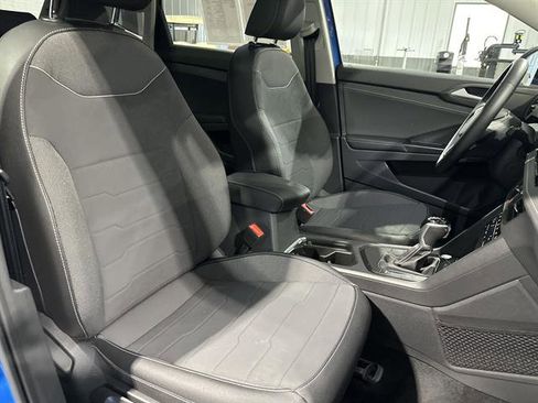 Certified 2025 Volkswagen Taos SE image 17