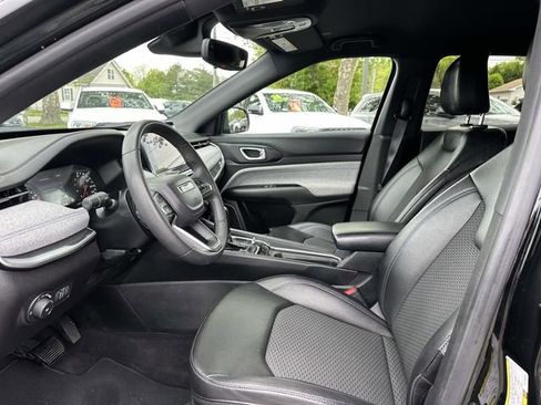 Used 2024 Jeep Compass Latitude AWD/4WD image 10