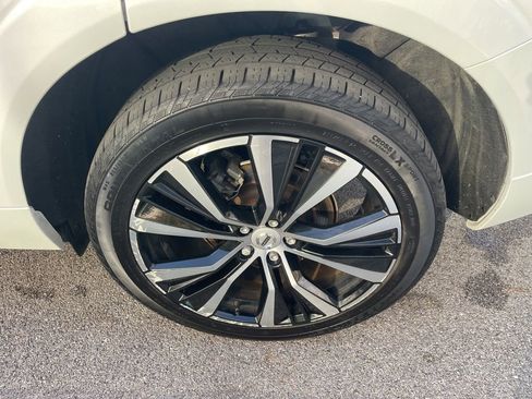 Certified 2023 Volvo XC60 B5 Plus w/ Climate Package image 14