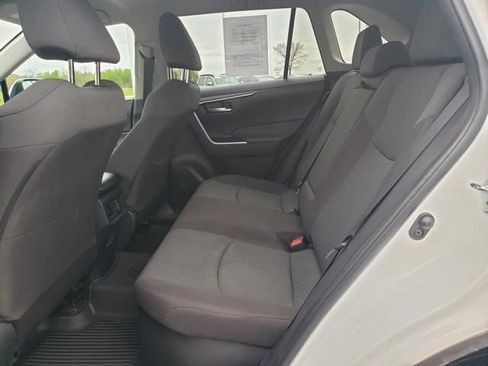 Used 2025 Toyota RAV4 XLE AWD/4WD image 12