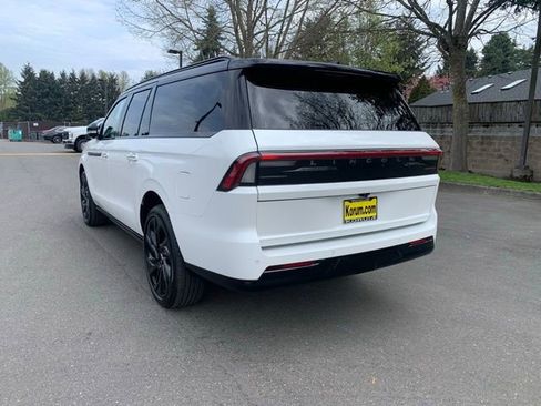 New 2026 Lincoln Navigator L Black Label AWD/4WD image 3
