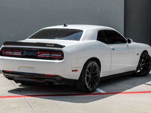 Used 2018 Dodge Challenger R/T Scat Pack RWD image 11