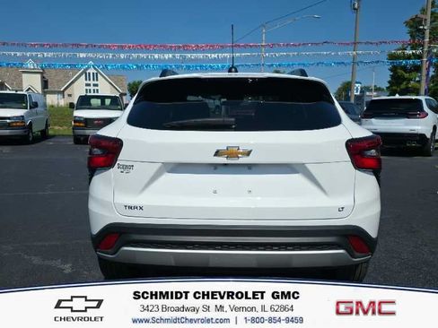 New 2026 Chevrolet Trax LT w/ LT Convenience Package FWD image 6