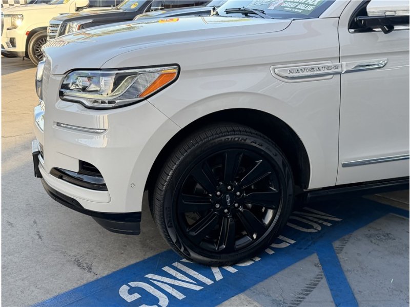 Used 2022 Lincoln Navigator L Reserve AWD/4WD image 11