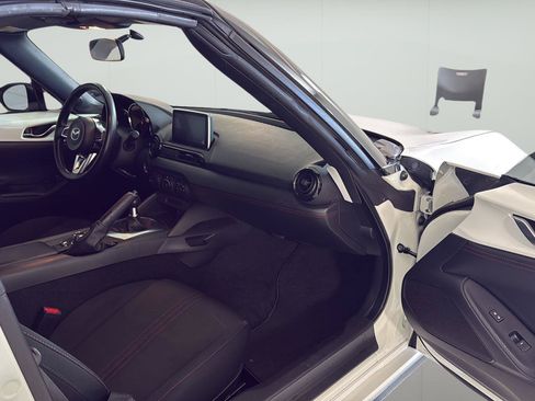 Used 2016 MAZDA MX-5 Miata Club RWD image 10