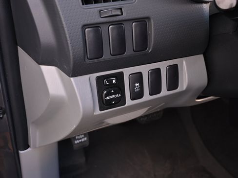 Used 2015 Toyota Tacoma PreRunner w/ SR5 Package RWD image 25