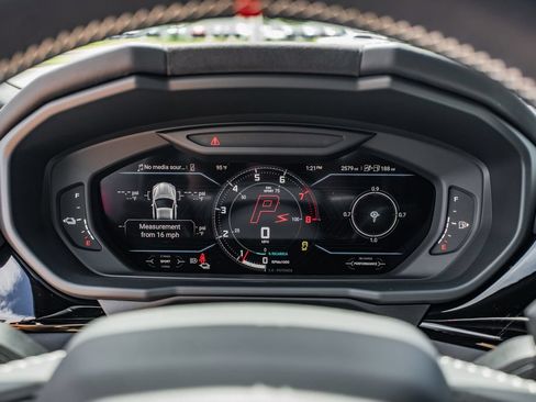 Used 2025 Lamborghini Urus Performante AWD/4WD image 26