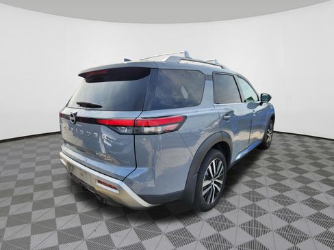 Used 2023 Nissan Pathfinder Platinum AWD/4WD image 4