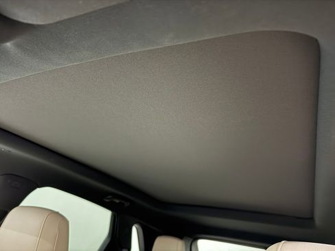 Used 2018 Cadillac XT5 Luxury w/ Driver Awareness Package image 15