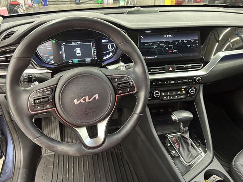 Used 2022 Kia Niro EX Premium image 13