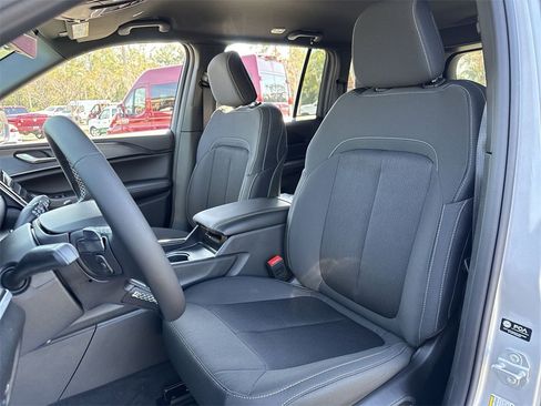 New 2025 Jeep Grand Cherokee Laredo image 11