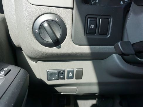 Used 2019 Nissan NV 3500 SL image 4