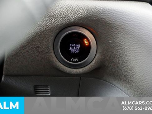 Used 2024 Chrysler Pacifica Touring-L image 27