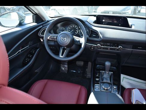 Certified 2025 MAZDA CX-30 AWD 2.5 S w/ Preferred Package image 4