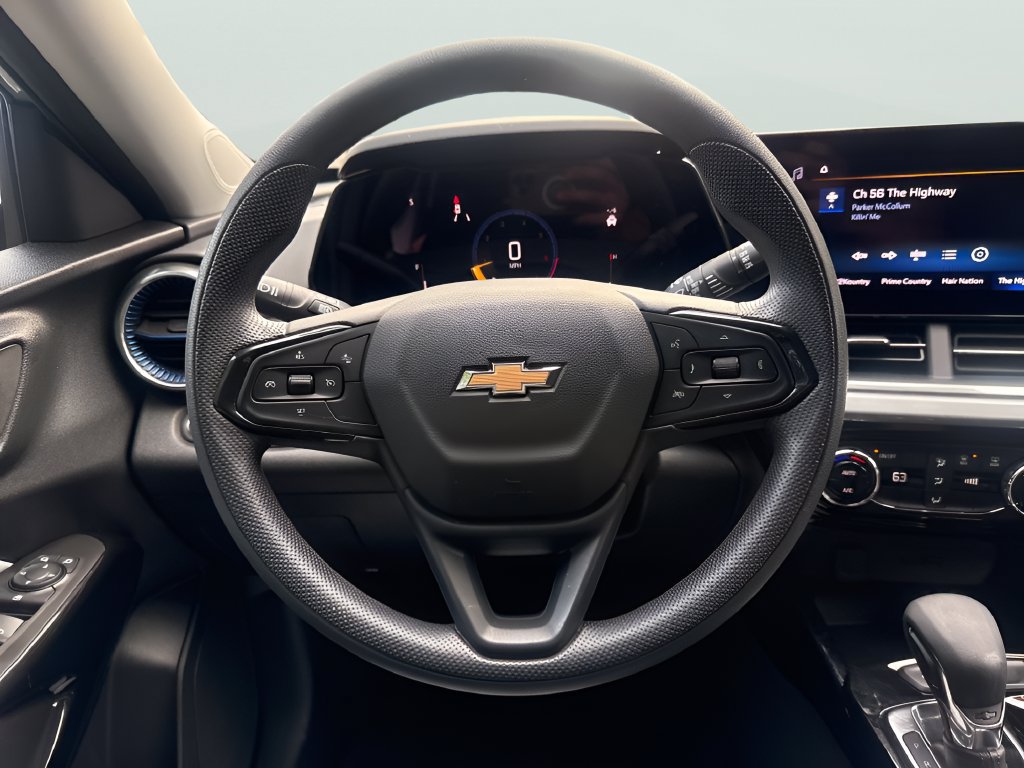 Used 2024 Chevrolet Trax LT FWD image 17