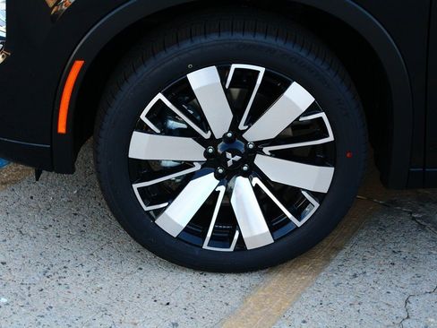 New 2025 Mitsubishi Outlander SEL image 2