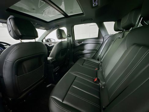 Used 2024 Audi Q4 e-tron Premium Plus w/ Premium Plus image 24