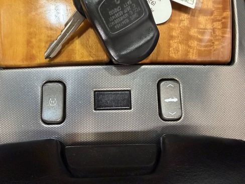 Used 2004 Cadillac XLR RWD image 21
