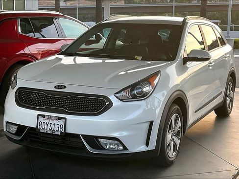 Used 2018 Kia Niro EX FWD image 1