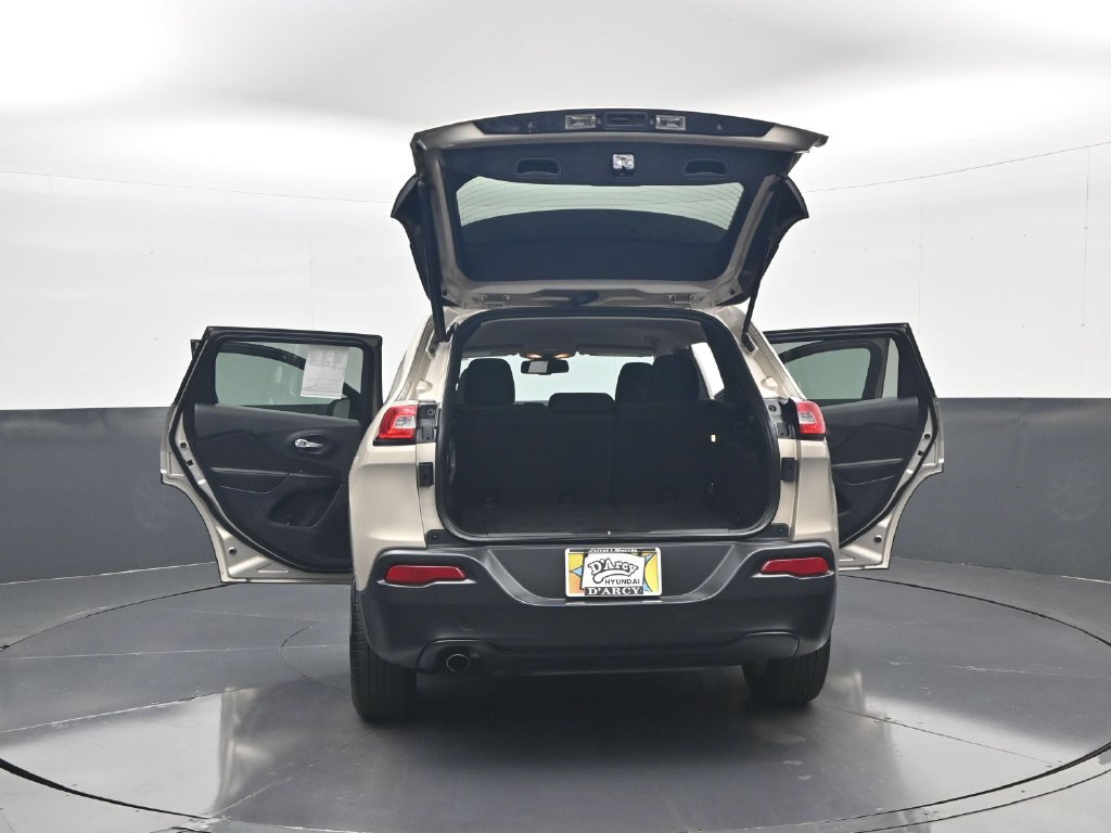 Used 2015 Jeep Cherokee Latitude w/ Comfort/Convenience Group FWD image 33