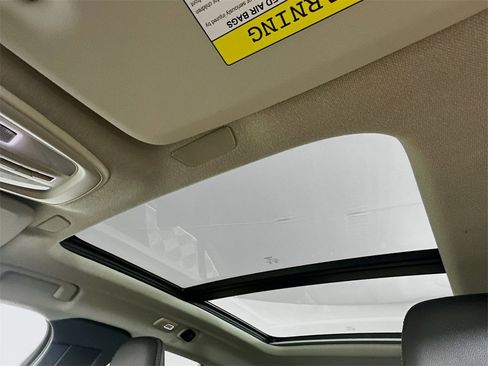 Used 2023 Volvo XC40 B4 Plus image 21