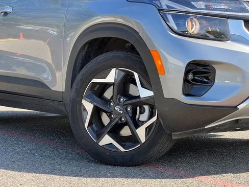 Certified 2024 Kia Seltos EX AWD/4WD image 2