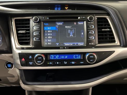 Used 2015 Toyota Highlander XLE image 15