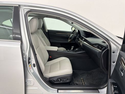 Used 2016 Lexus ES 350 w/ Premium Package w/Wood Trim FWD image 30