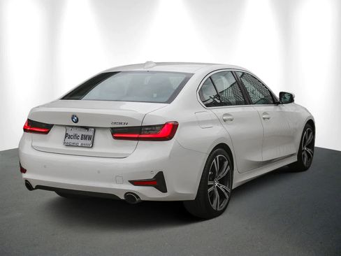 Used 2022 BMW 330i Sedan w/ Driving Assistance Package image 6